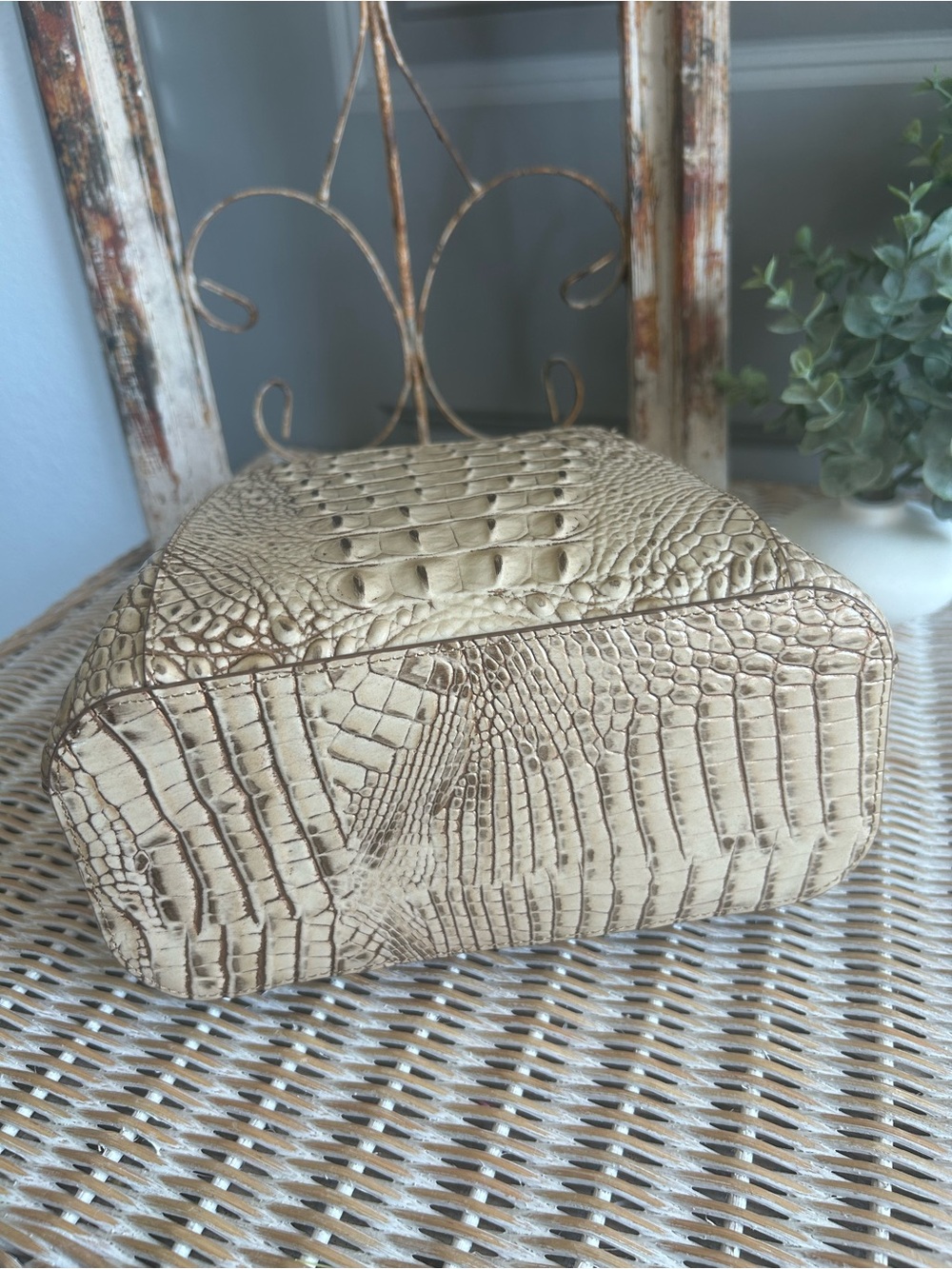 Brahmin Seashell Croc Embossed Leather Crossbody Bucket Bag coastal old money - Picture 6 of 10